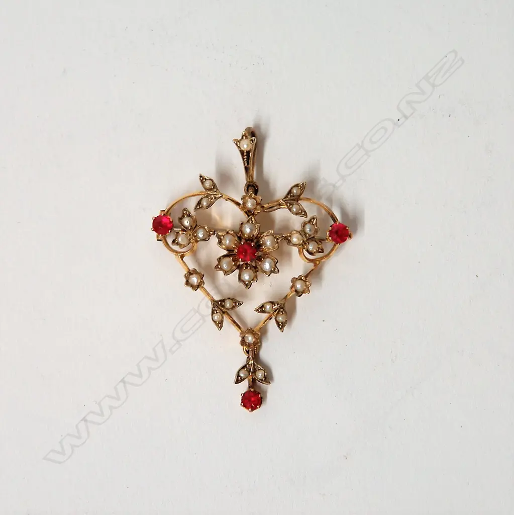 An Edwardian 9ct. yellow gold ruby and seed pearl pendant/brooch Image 1++