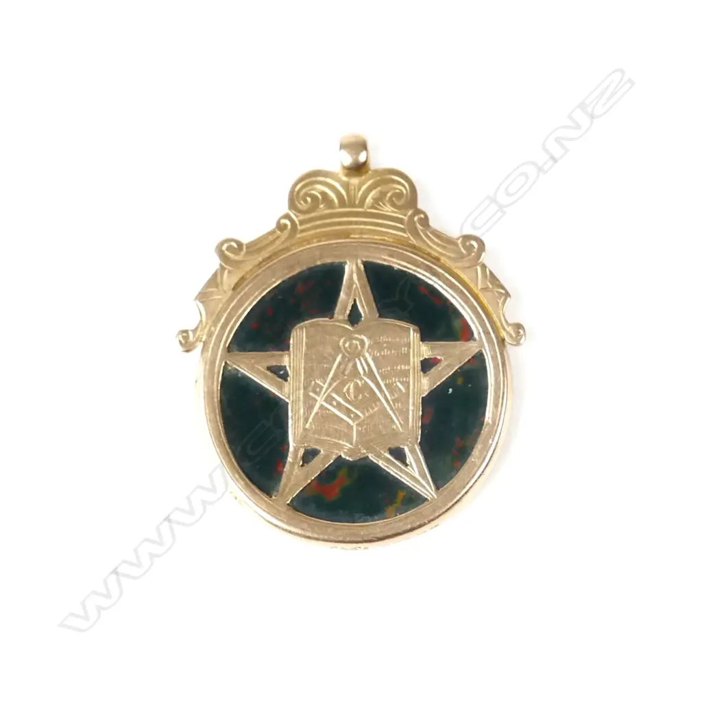 A c.1900 9ct. yellow gold and bloodstone Masonic pendant Image 1++