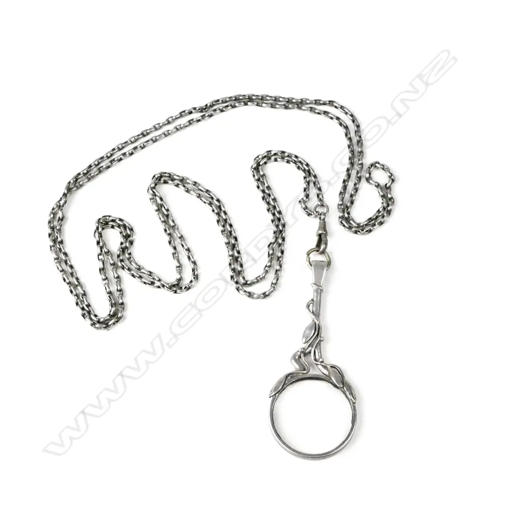 An Arts & Crafts mounted magnifying glass on silver fob chain Image 1++