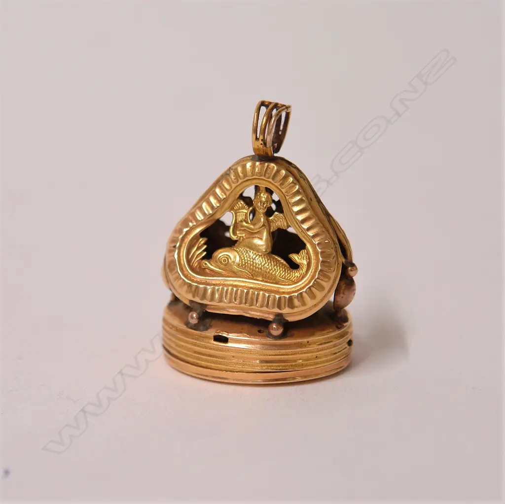 A 19thC gold fancy fob seal Image 1++