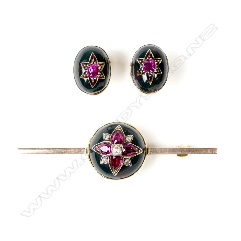 An estate 9ct. rose gold brooch and earring set Image 1++