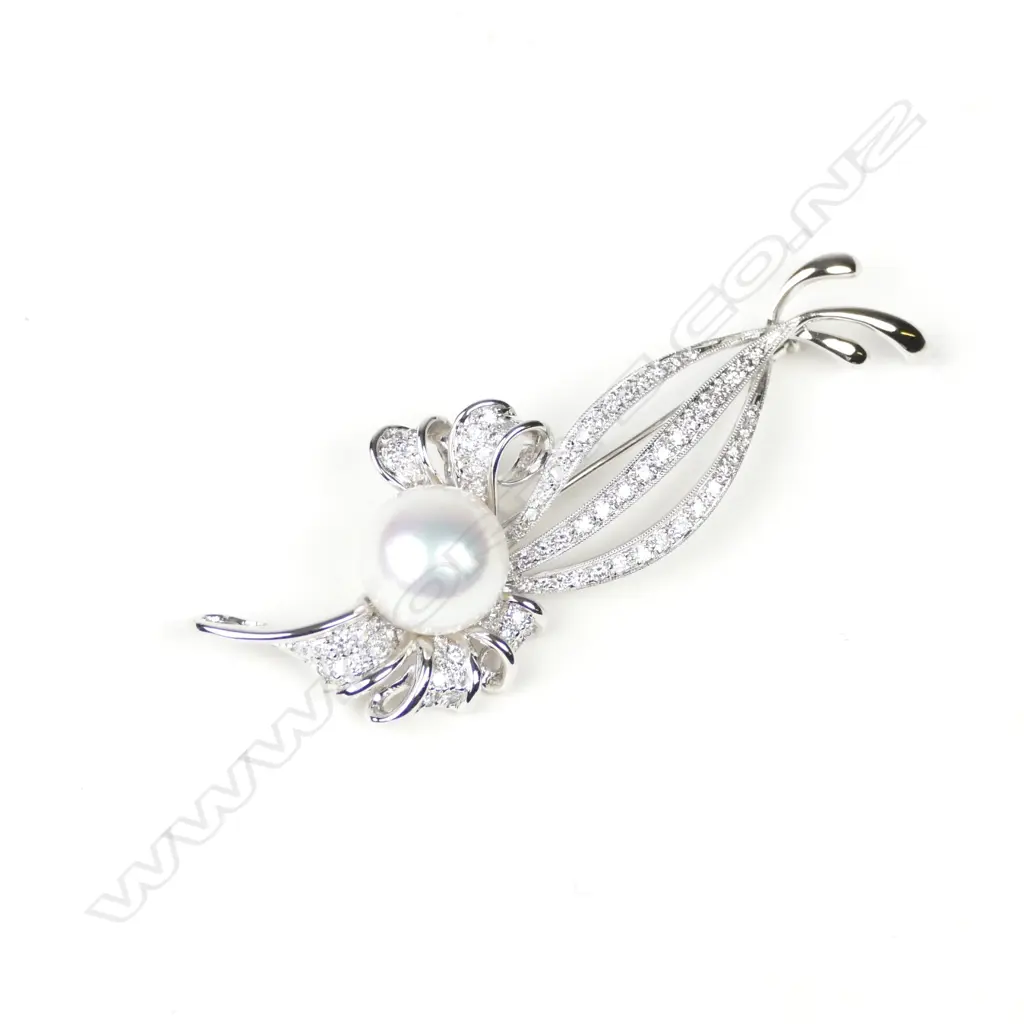 An 18ct. white gold Image 1++
