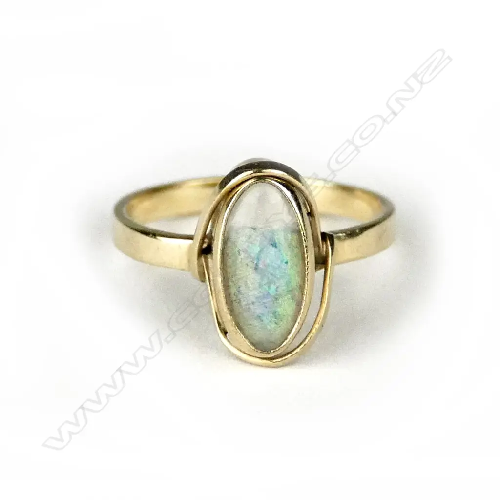 A 1920s 9ct. yellow gold and opal dress ring Image 1++