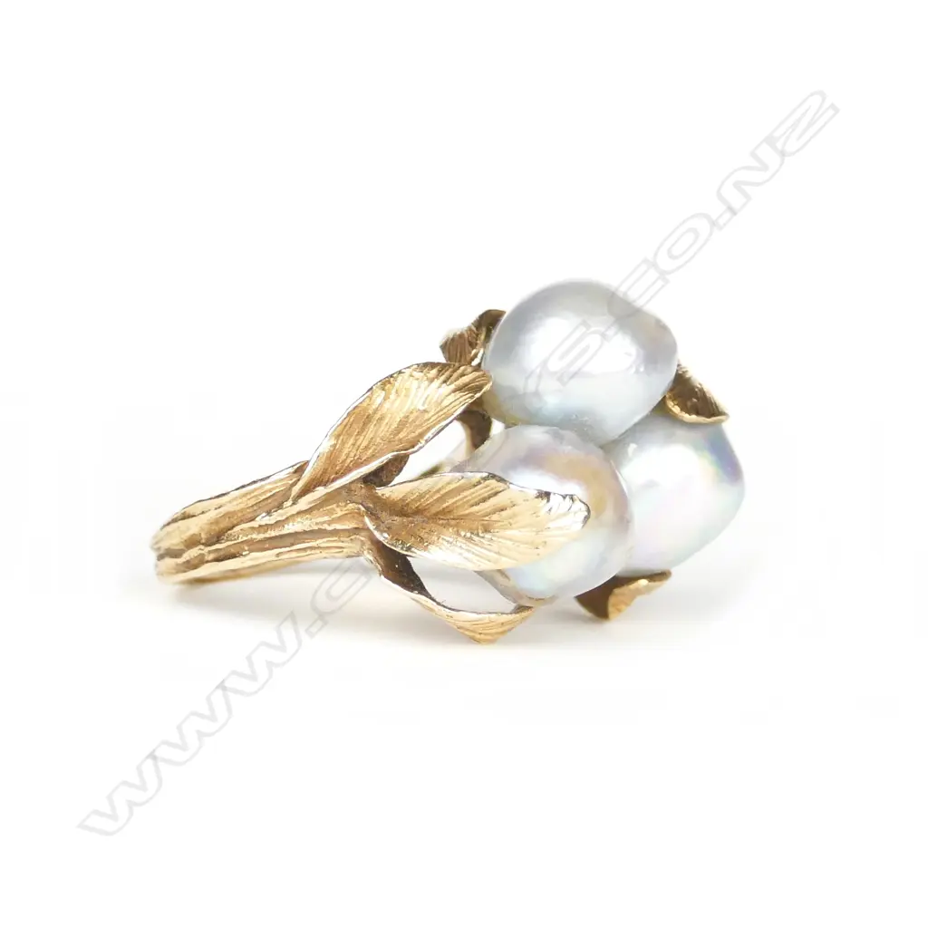 A 14ct. gold and baroque pearl ring Image 1++