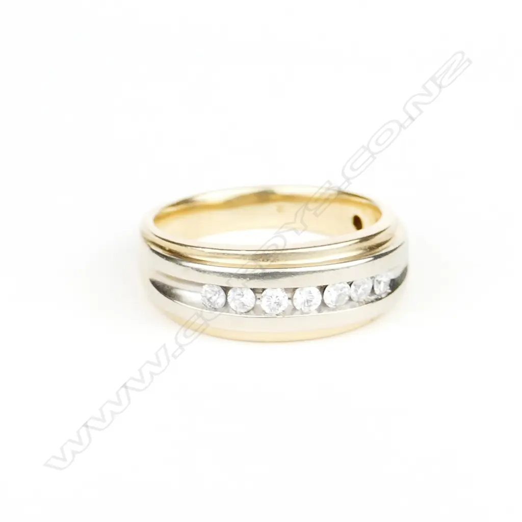 A vintage 10ct. yellow gold and diamond large dress ring Image 1++