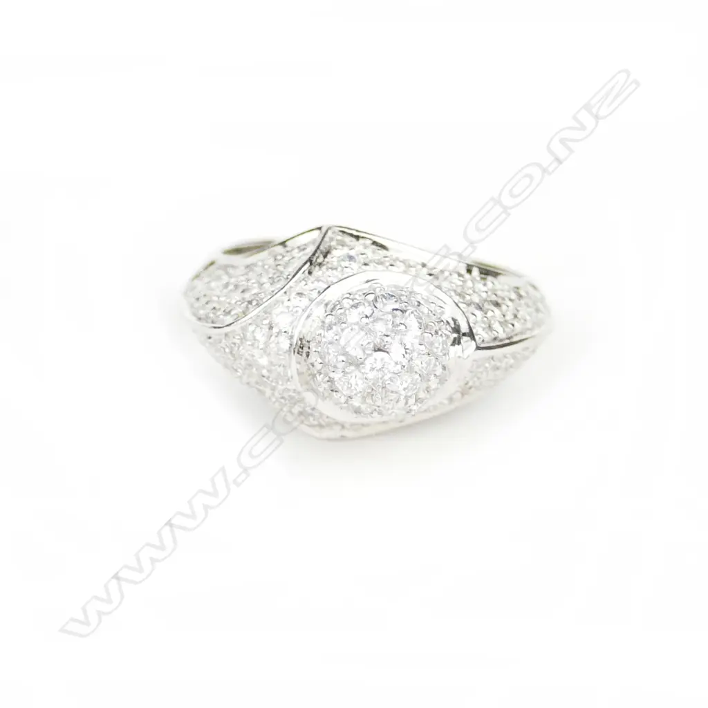 An 18ct white gold and diamond ring Image 1++