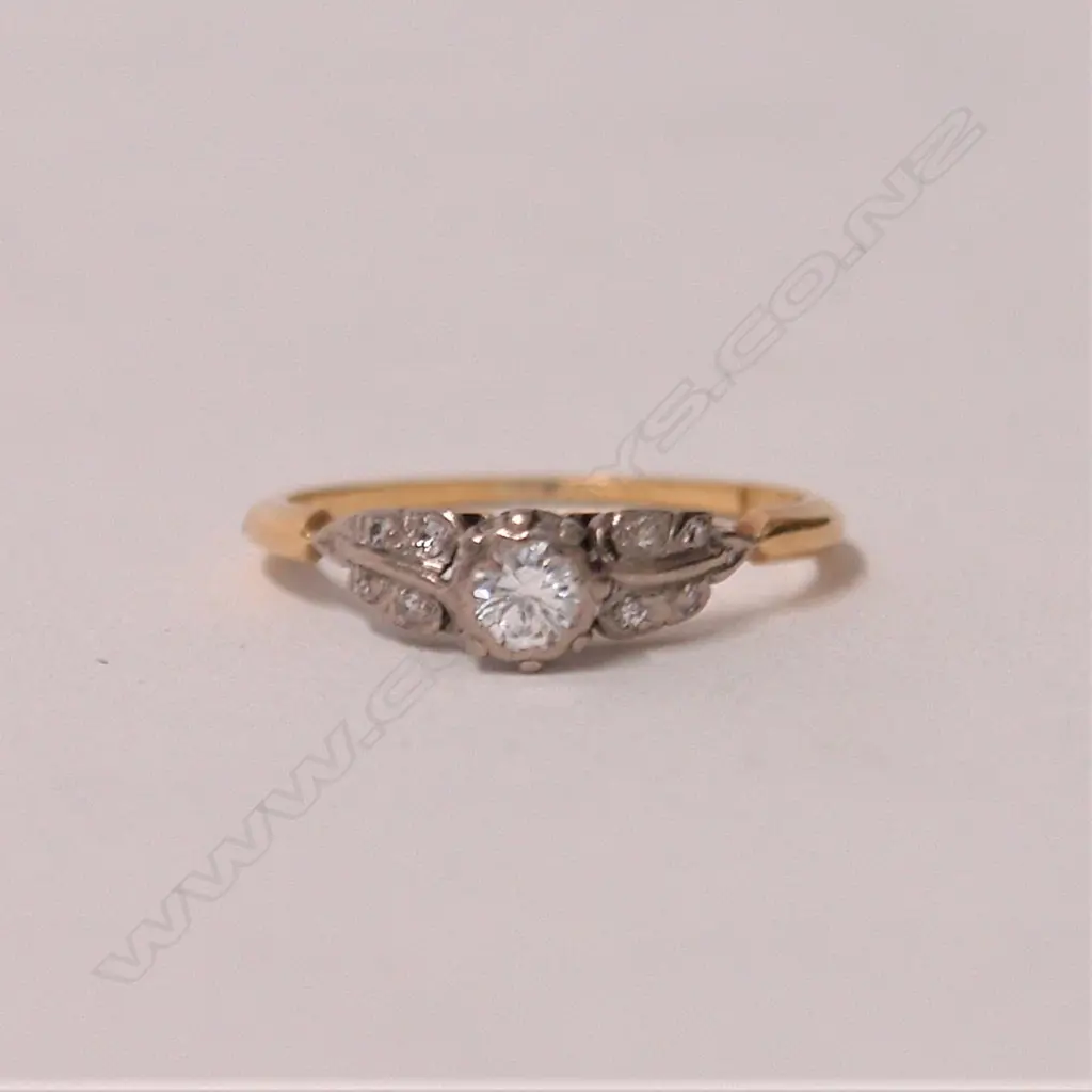 A lady's estate 18ct. yellow gold diamond solitaire ring Image 1++