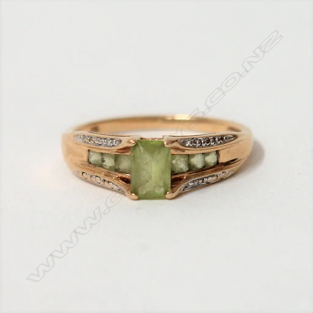 A vintage 9ct. peridot and diamond dress ring Image 1++