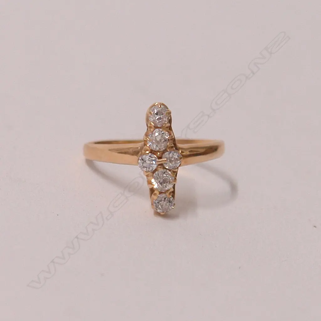 A lady's estate 18ct. yellow gold and diamond set ring Image 1++