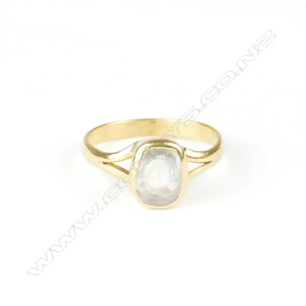 A vintage 22ct. yellow gold and aquamarine ring Image 1++