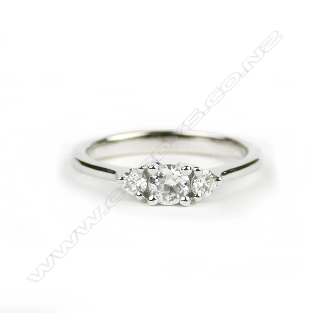 A 9ct. white gold diamond ring Image 1++