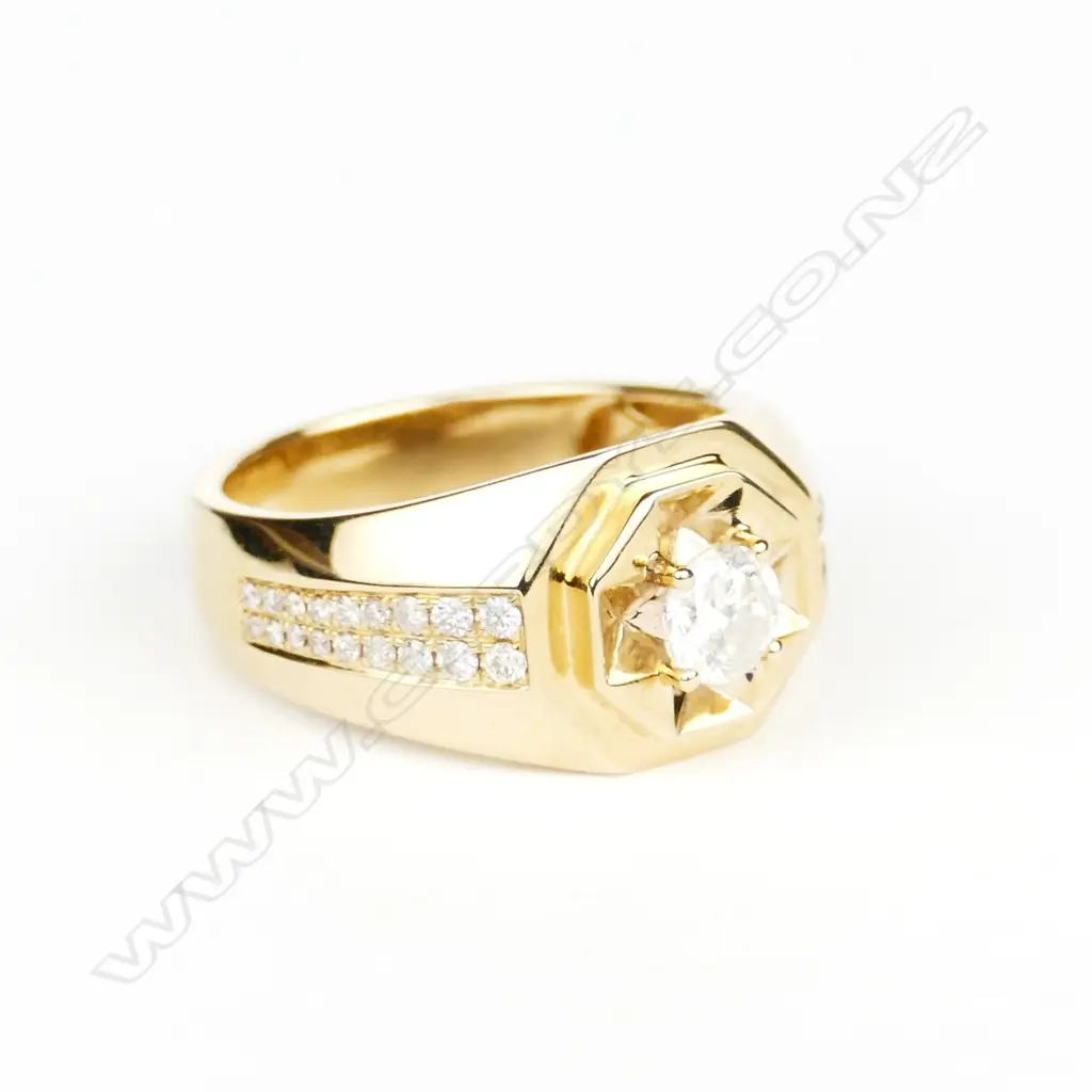 A 14ct. gold and diamond gent's ring Image 1++