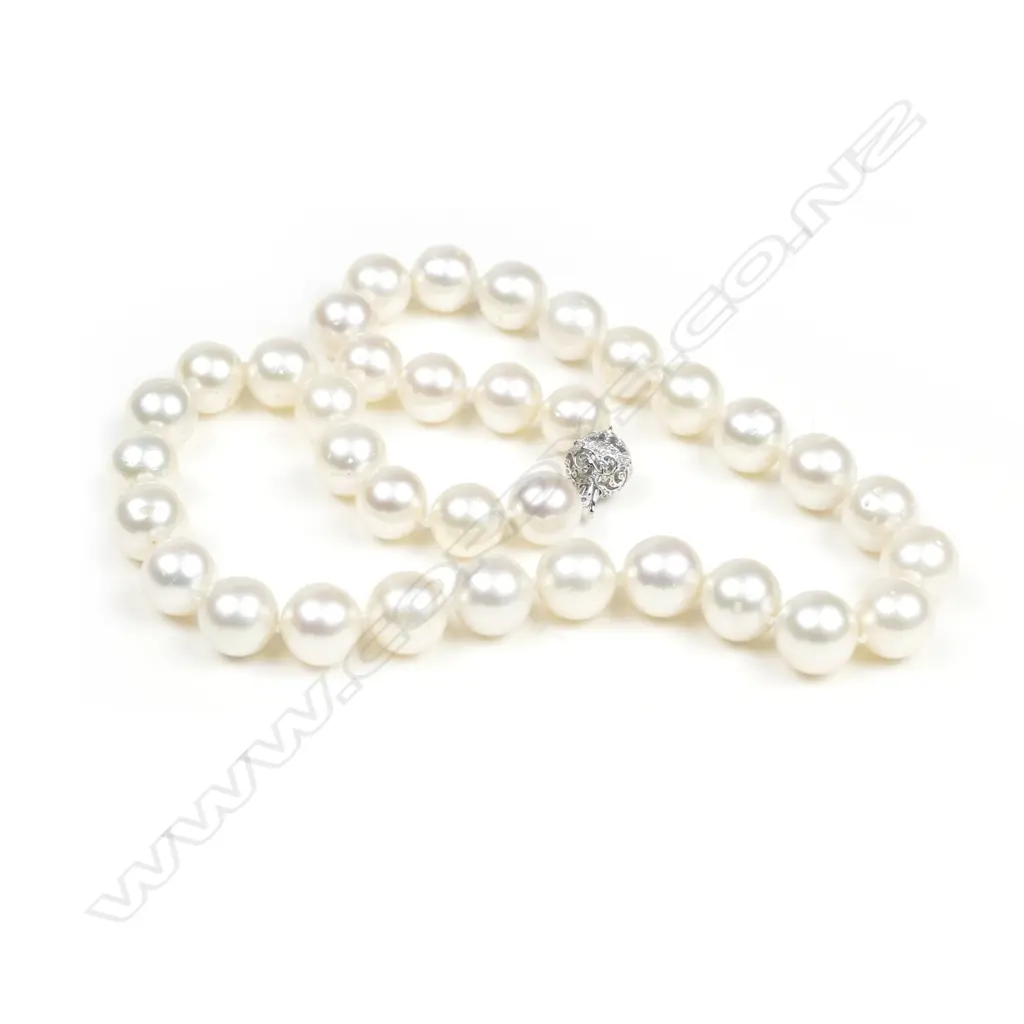 A South Sea cultured pearl necklace Image 1++