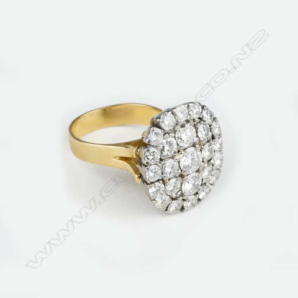 An impressive 18ct. gold and diamond dress ring Image 1++