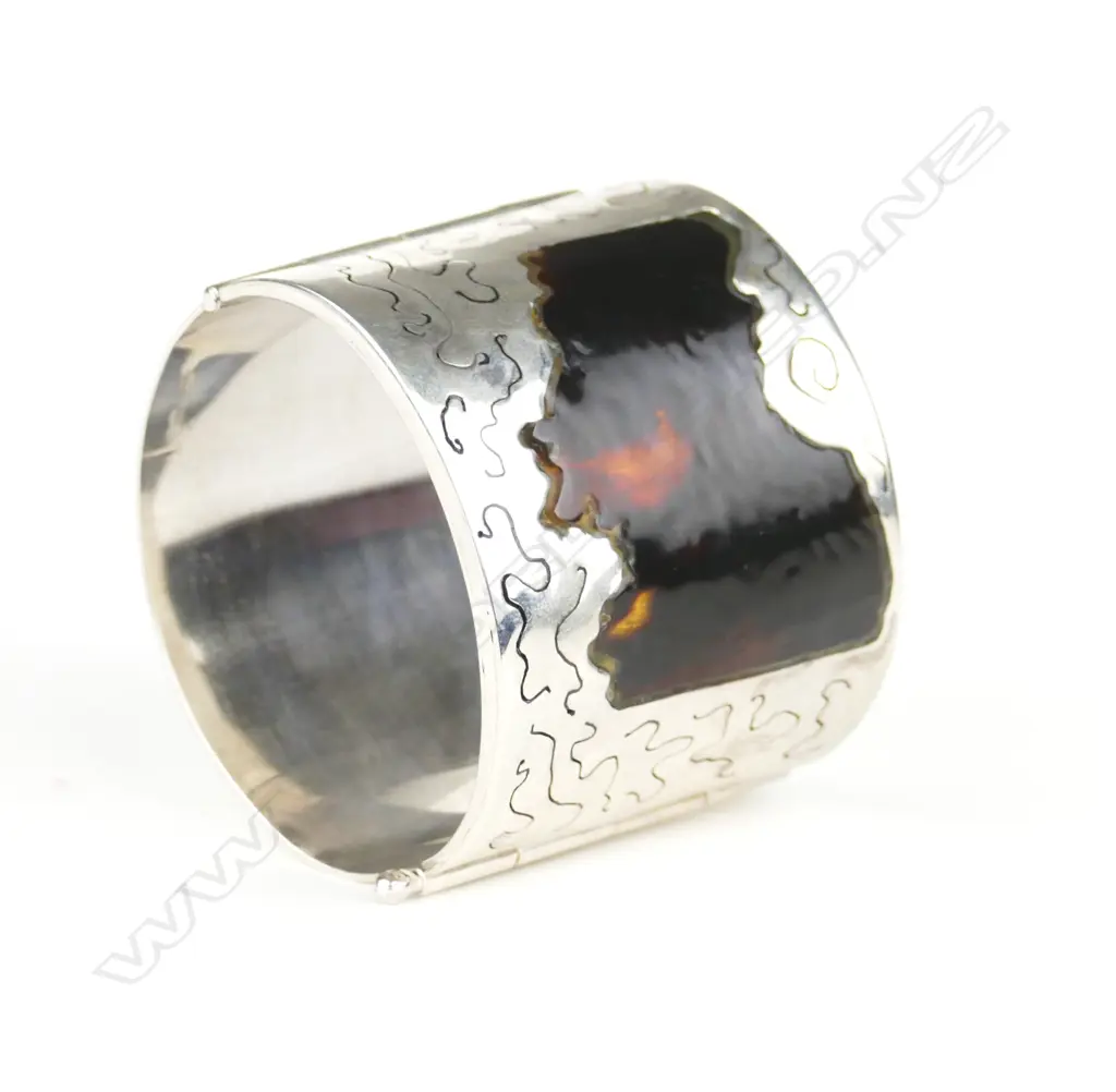 A Refia Sacks bespoke silver and tortoise shell hinged bangle Image 1++