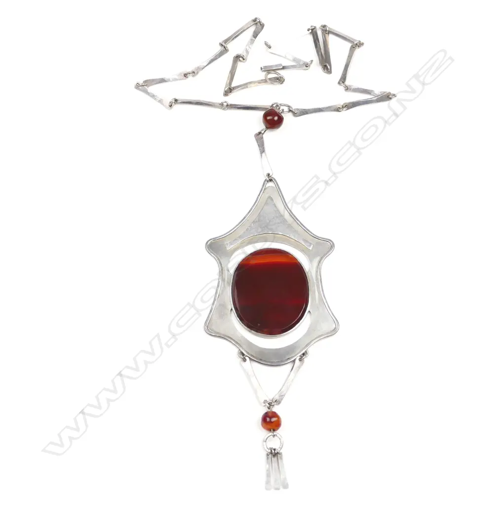 A Refia Sacks bespoke silver and agate necklace Image 1++