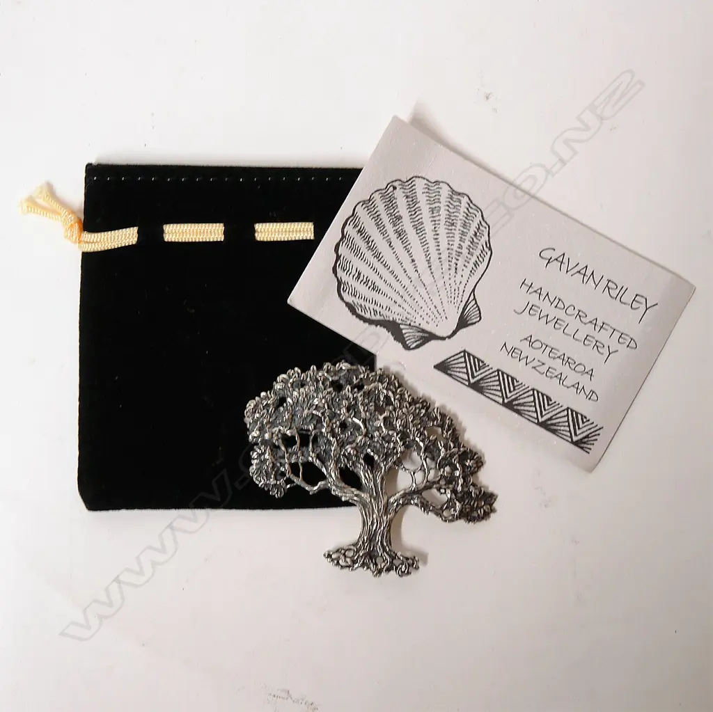 Gavan Riley contemporary N.Z. silver 'Pohutukawa Tree Brooch' Image 1++