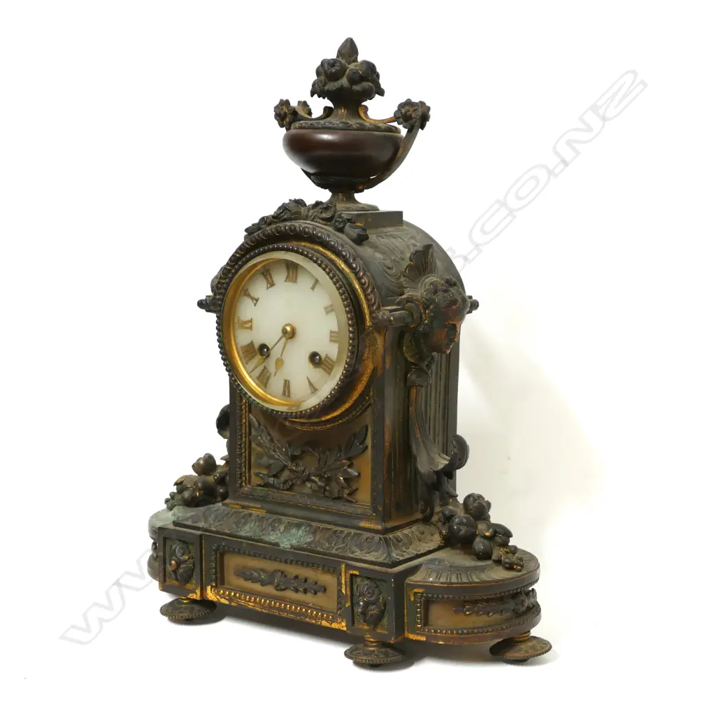 A 19thC French gilt metal mantel clock Image 1++
