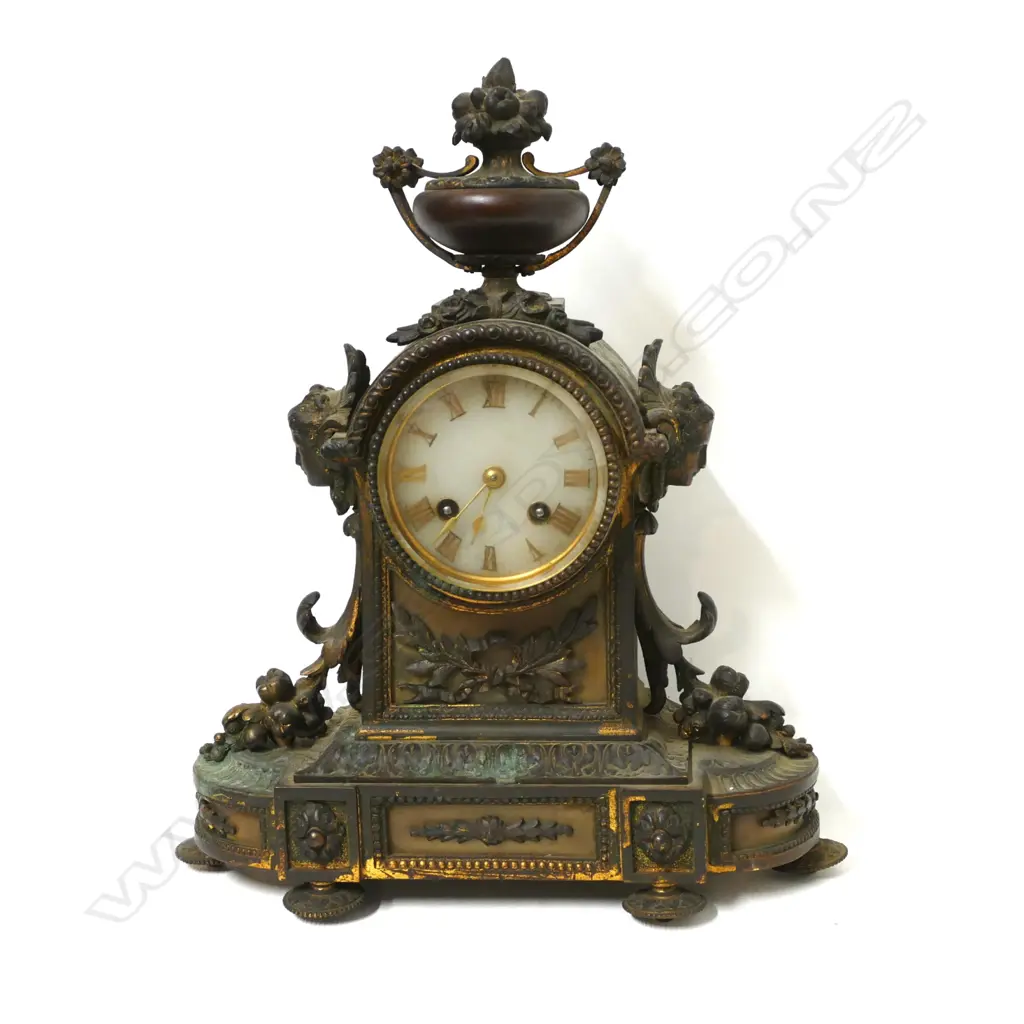 A 19thC French gilt metal mantel clock Image 1++