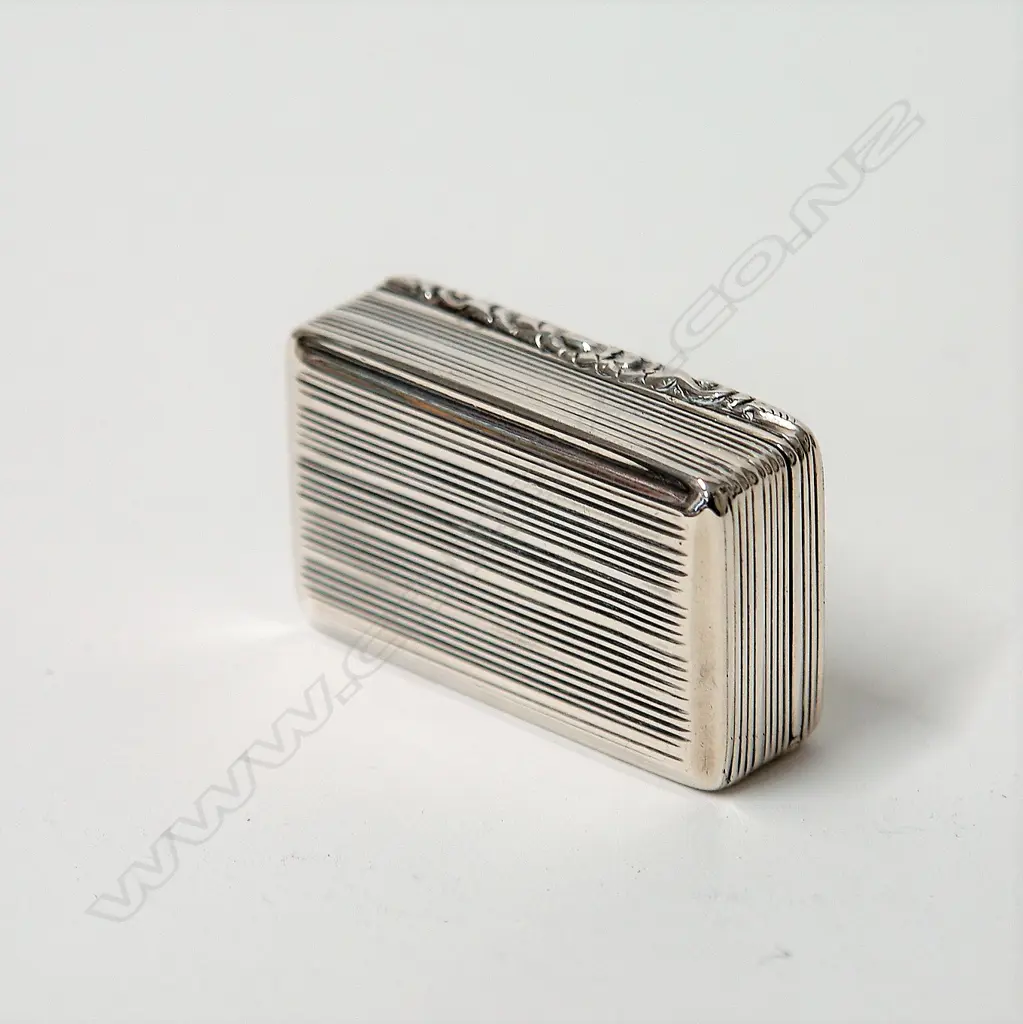 A William IV silver snuff box Image 1++