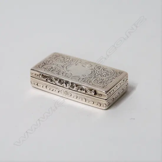A Victorian silver snuff box