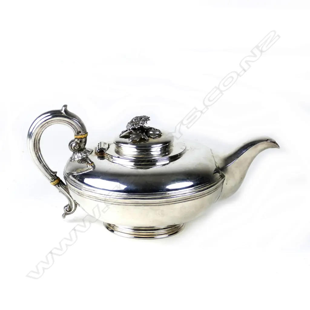 A William IV large silver teapot Image 1++