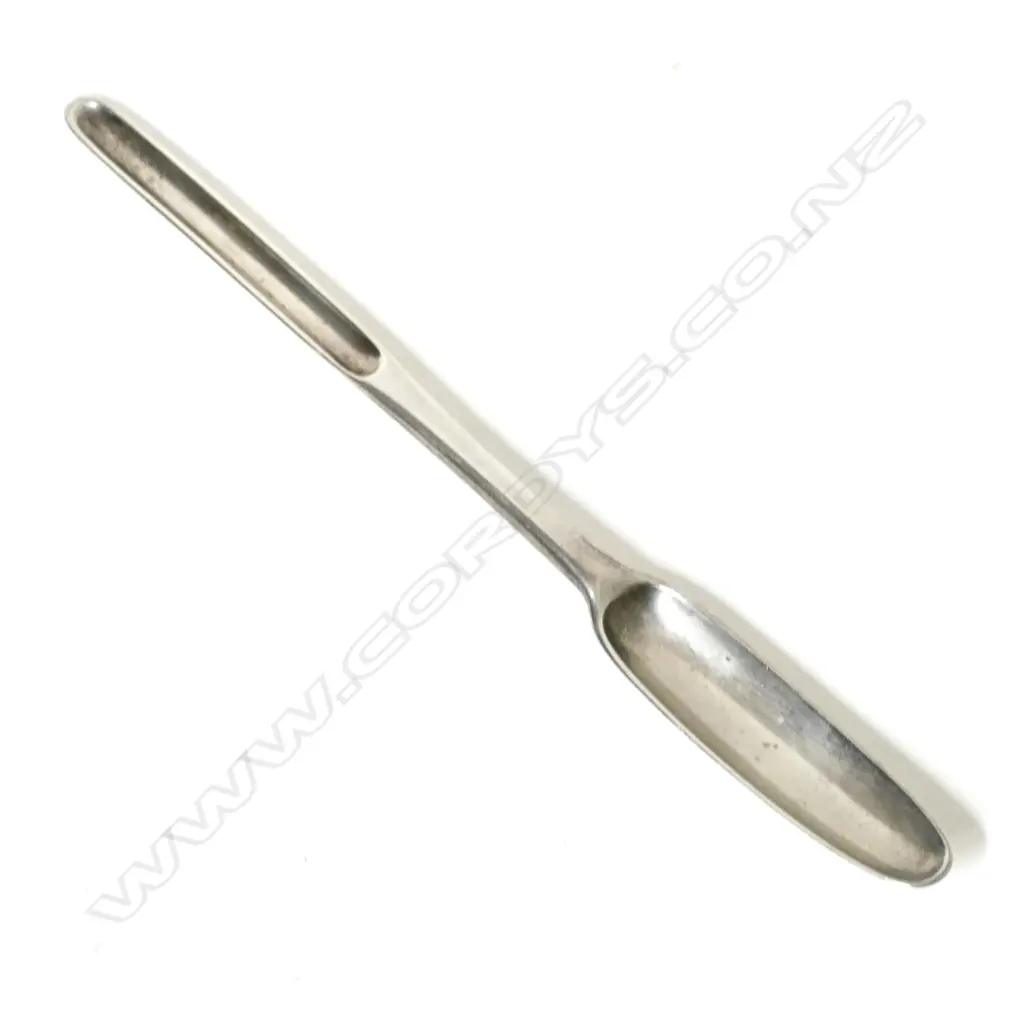 A George III silver marrow scoop Image 1++