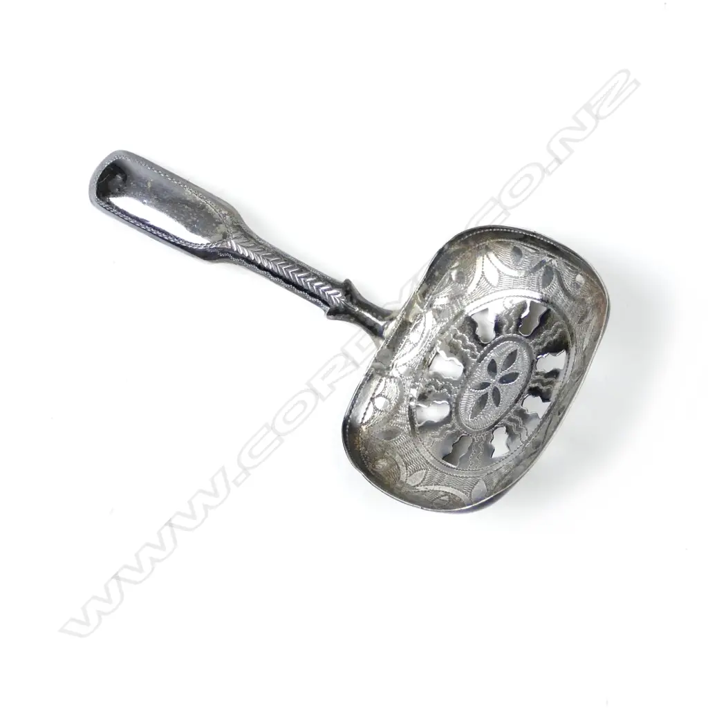 A Georgian fiddle pattern silver caddy spoon Image 1++