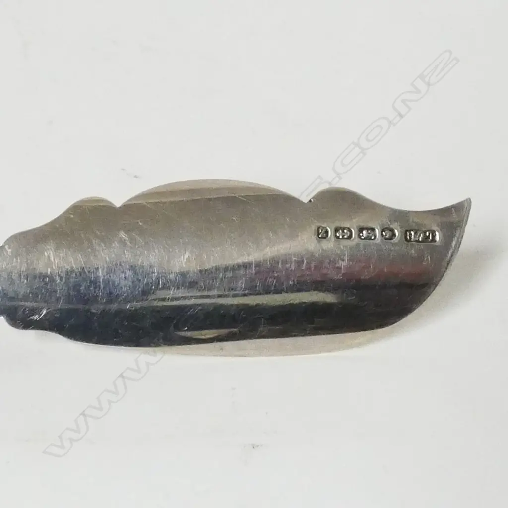 A Victorian silver butter knife Image 1++