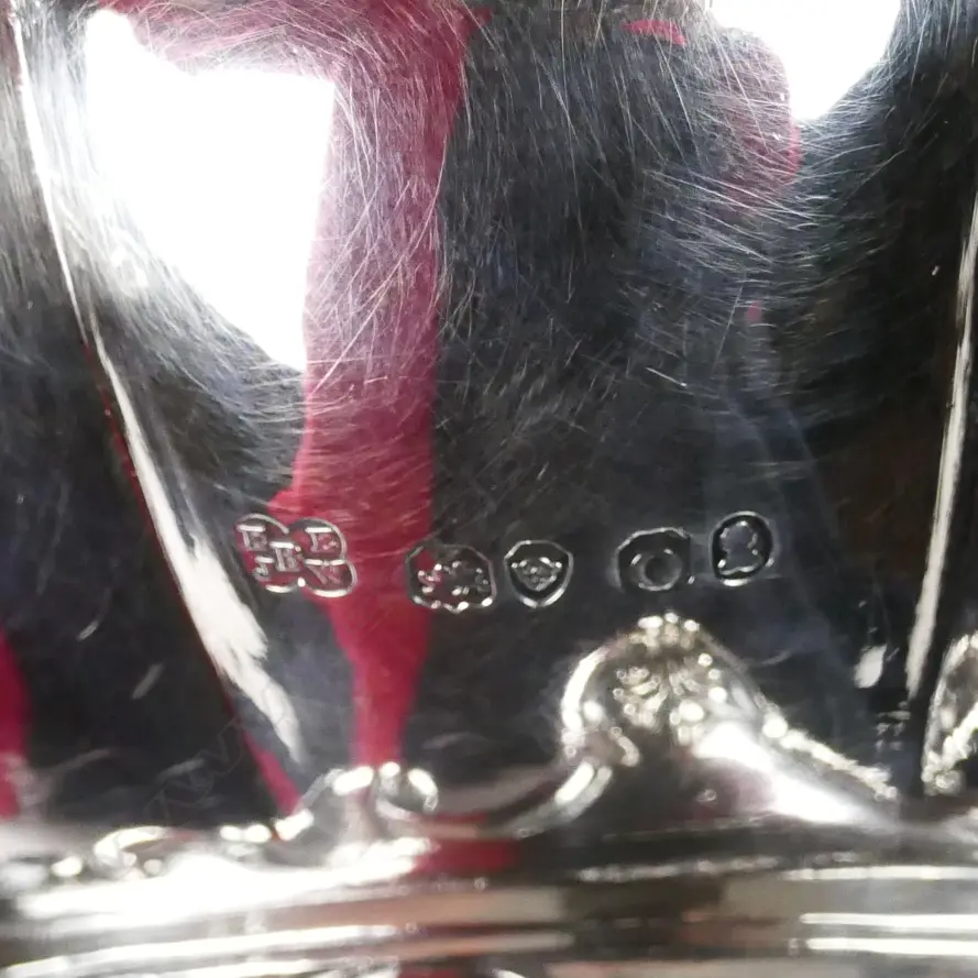 A George IV silver sugar bowl Image 1++