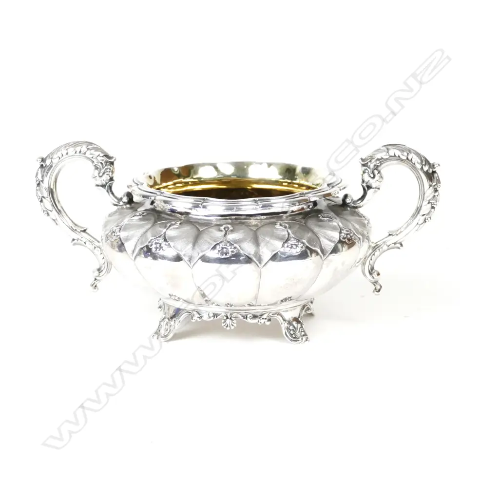 A George IV silver sugar bowl Image 1++