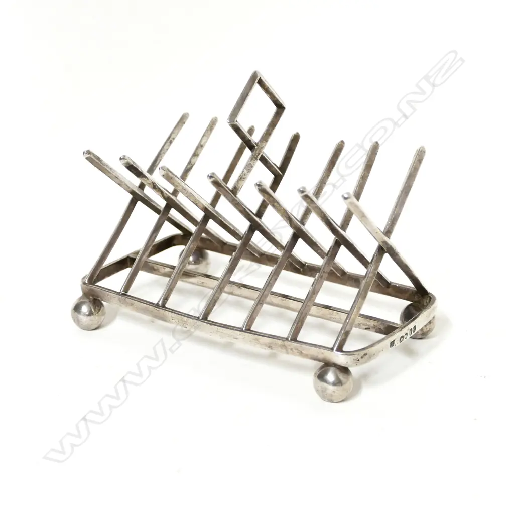An early Victorian silver toast rack Image 1++
