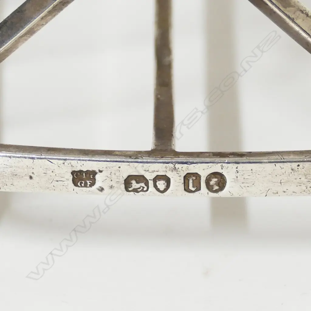 An early Victorian silver toast rack Image 1++