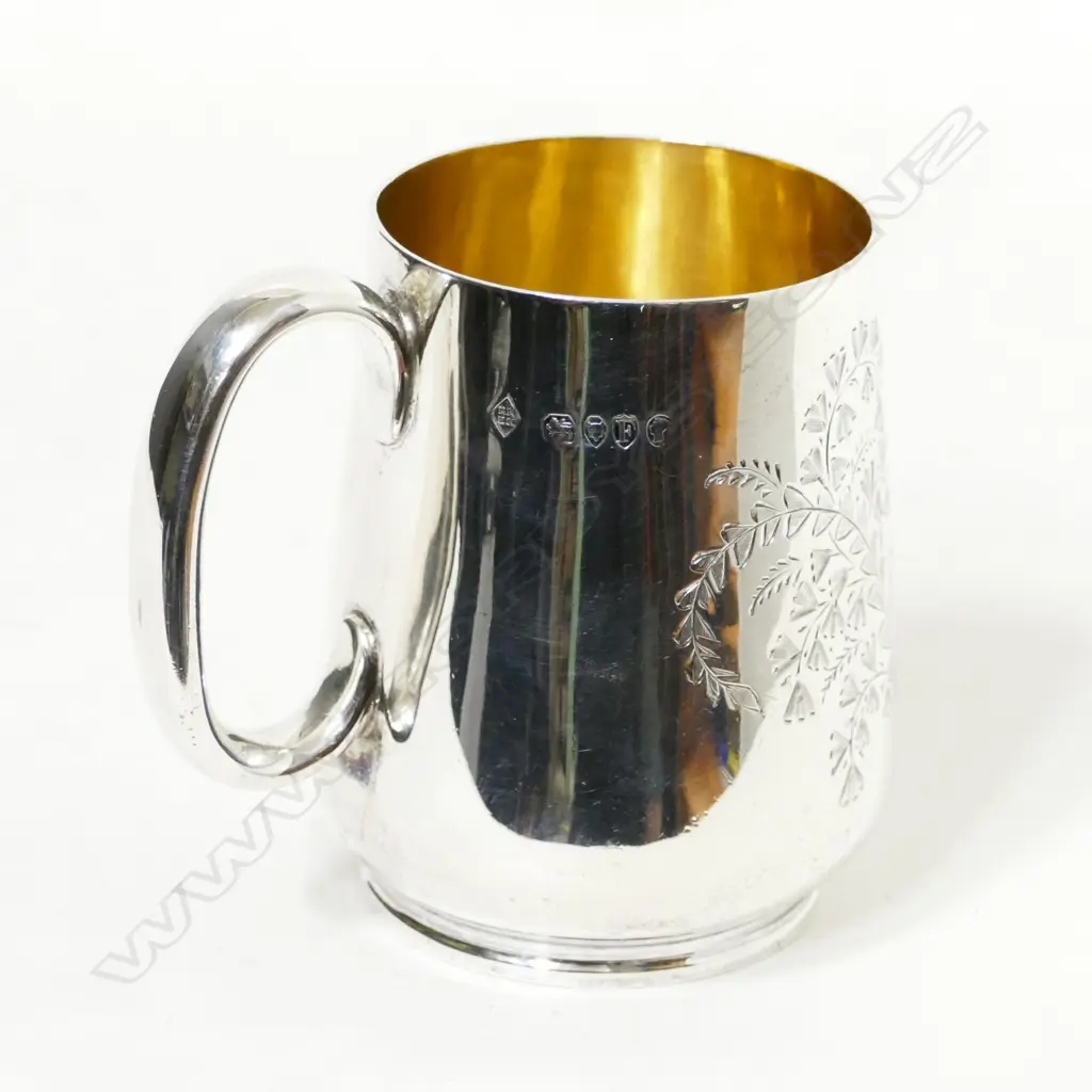 A Victorian silver Christening mug Image 1++