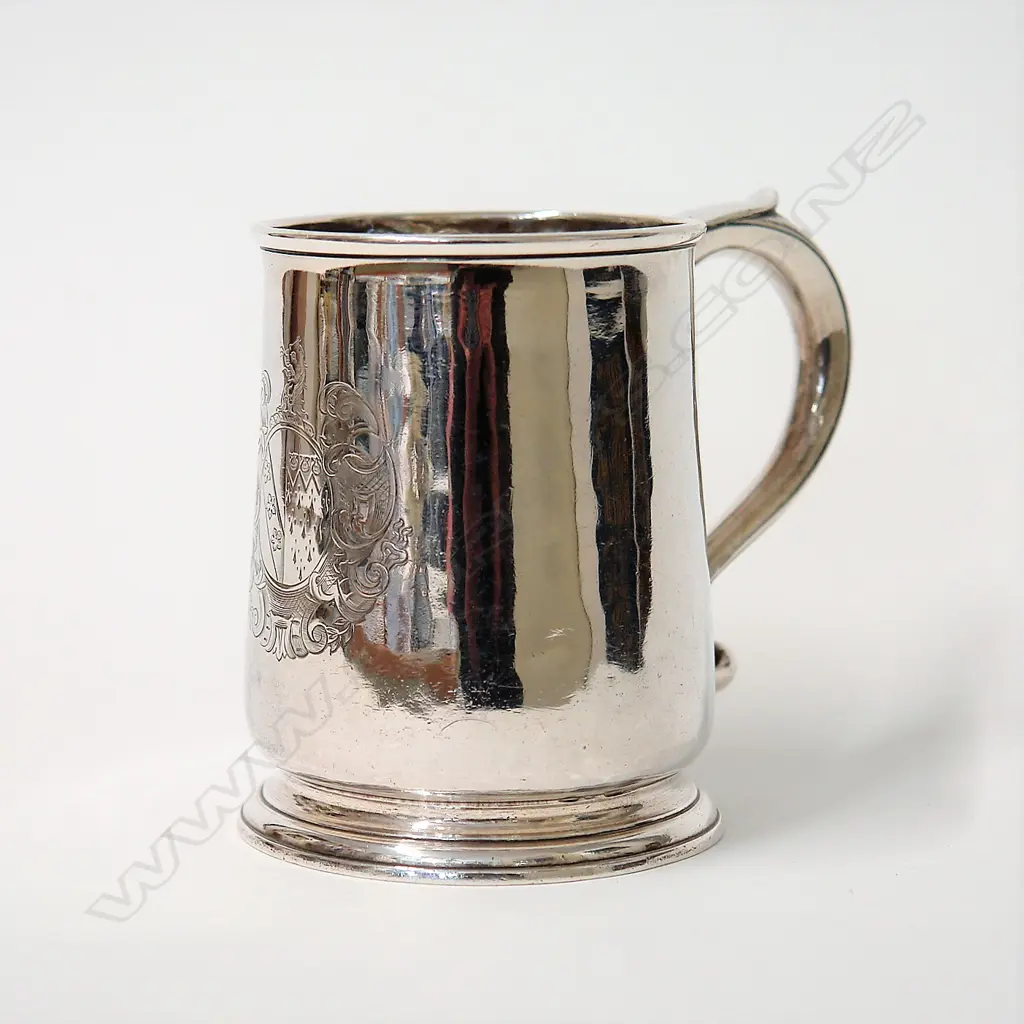 A George I silver mug Image 1++