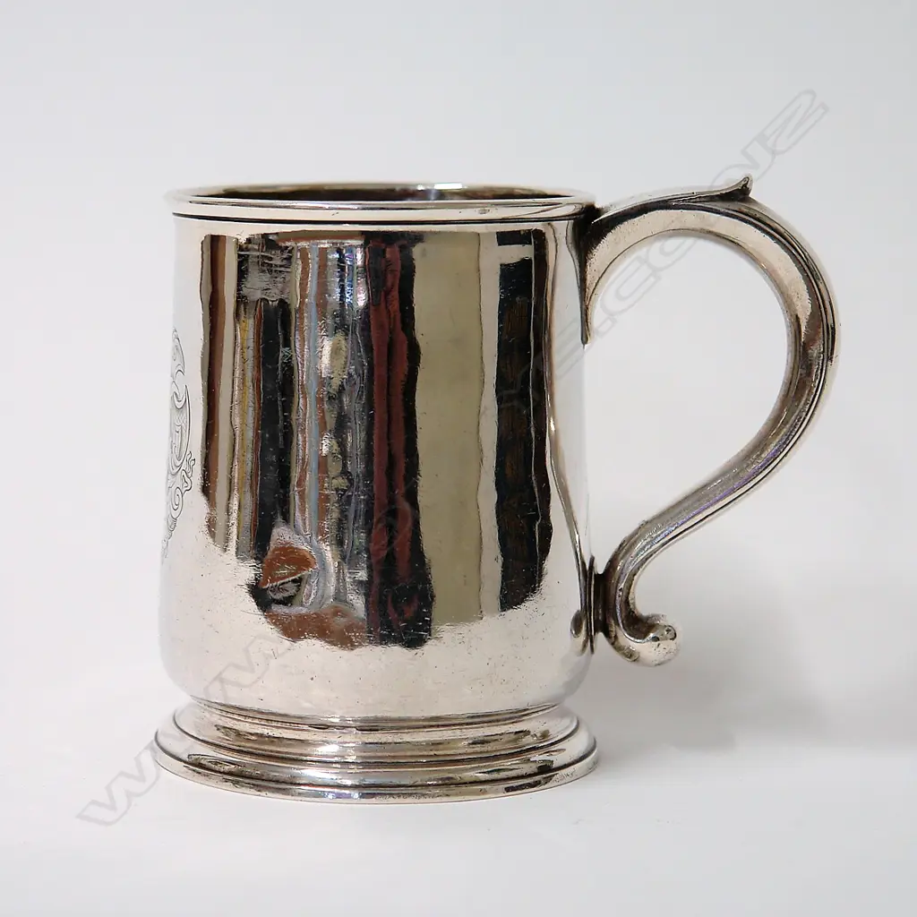 A George I silver mug Image 1++