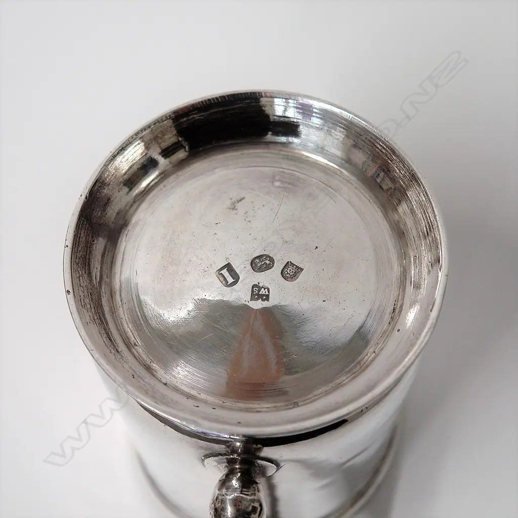 A George I silver mug Image 1++