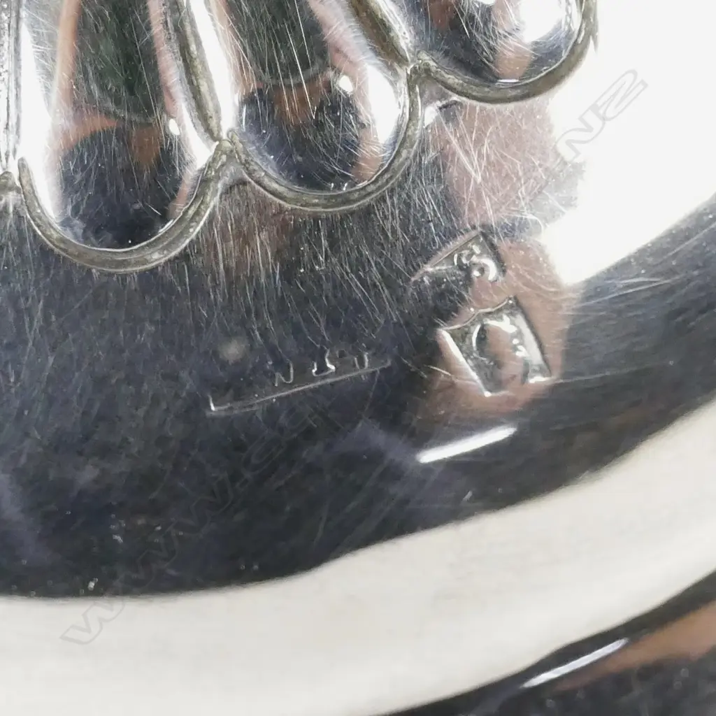 A George III Irish silver lidded bowl Image 1++