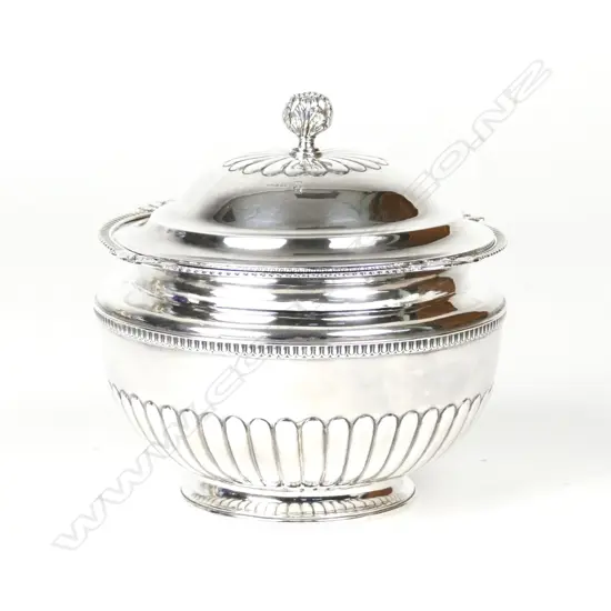 A George III Irish silver lidded bowl