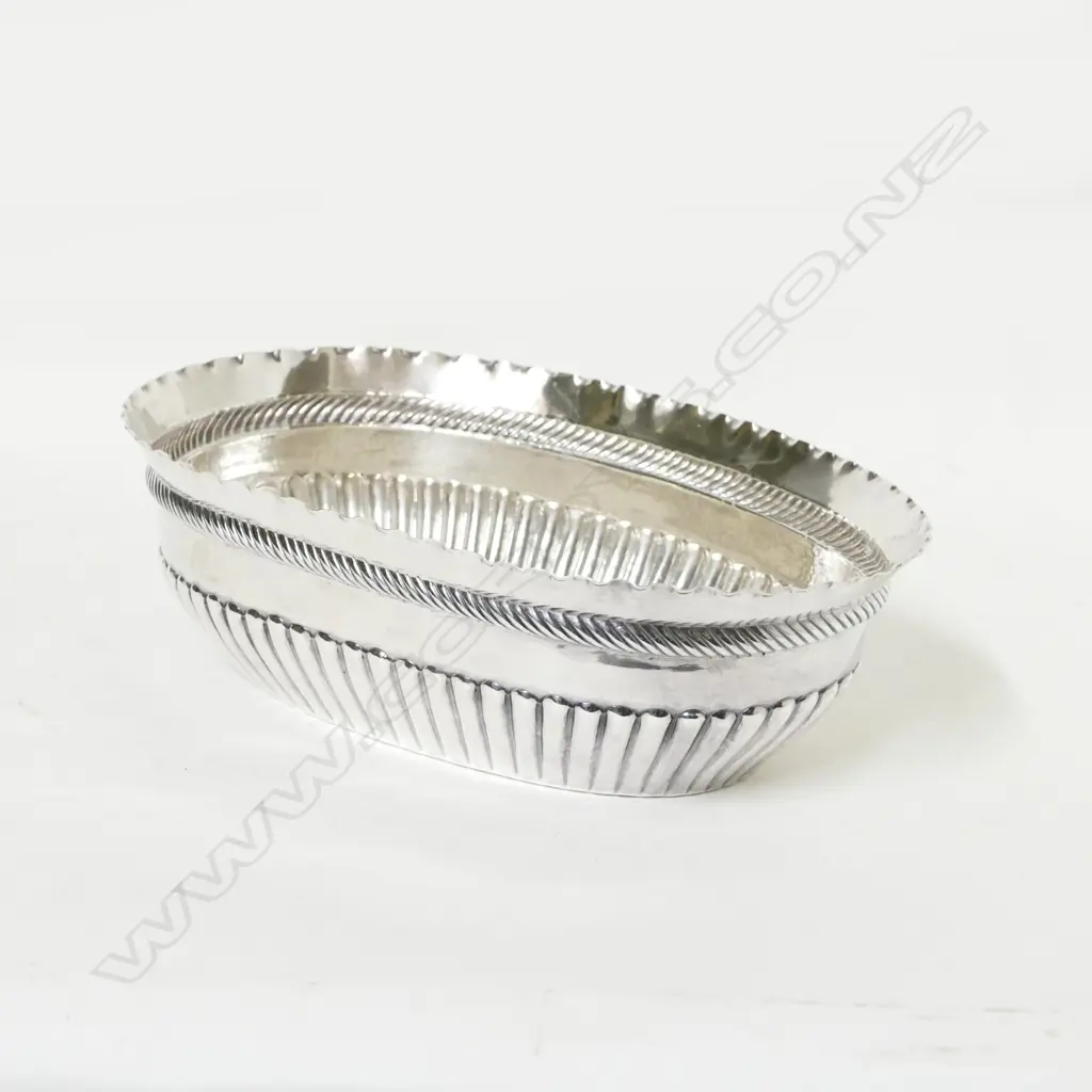 A George III silver bowl Image 1++