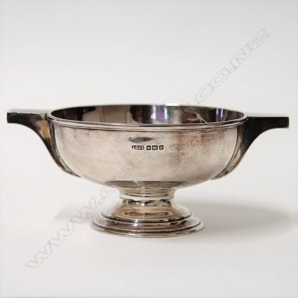 An Edwardian plain silver pedestal bowl Image 1++