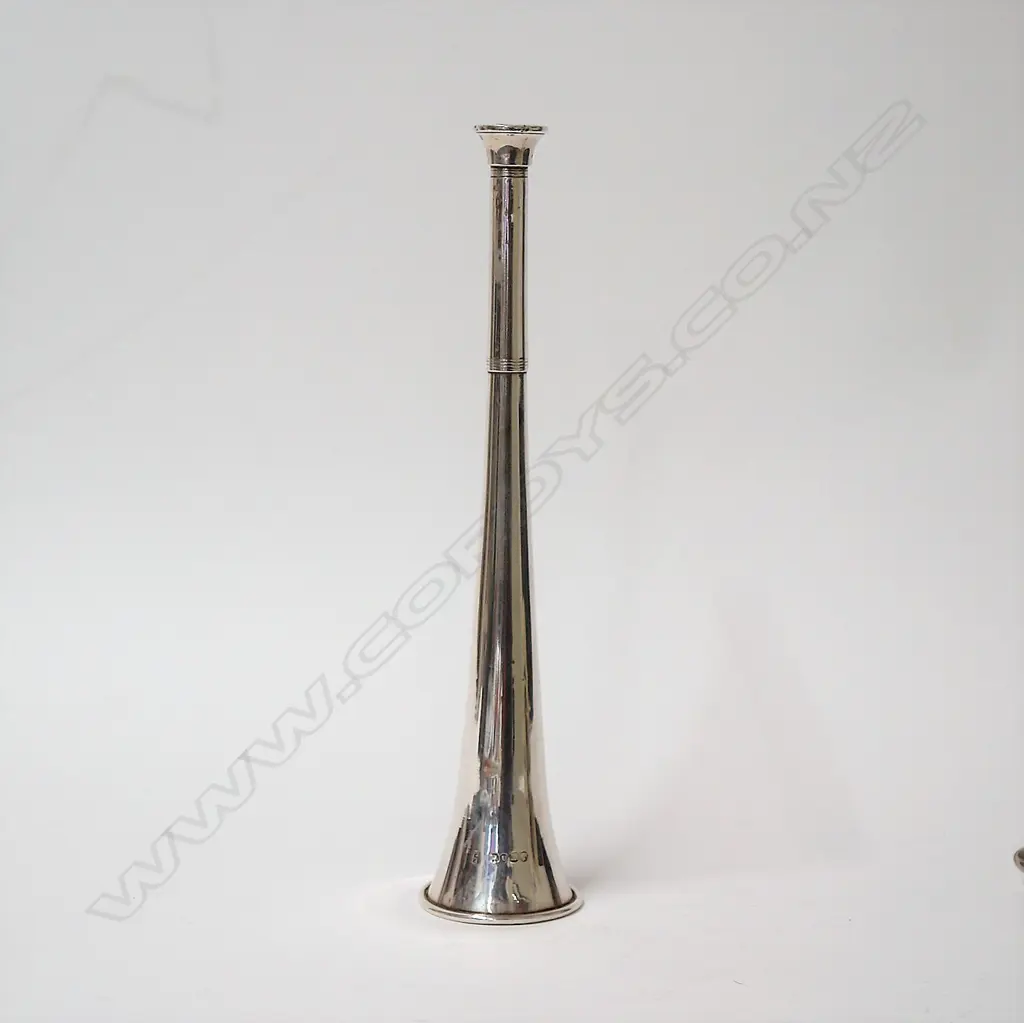 An early Victorian silver hunting horn Image 1++