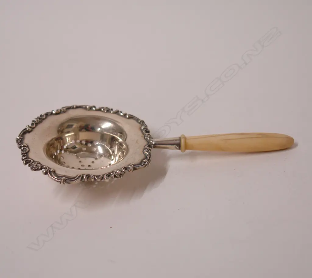An early 20thC American silver and ivory handled tea strainer Image 1++
