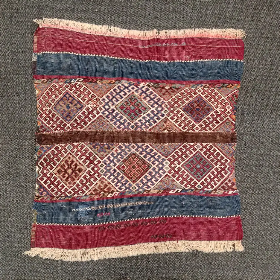 A small old fine quality Turkish kilim rug Image 1++