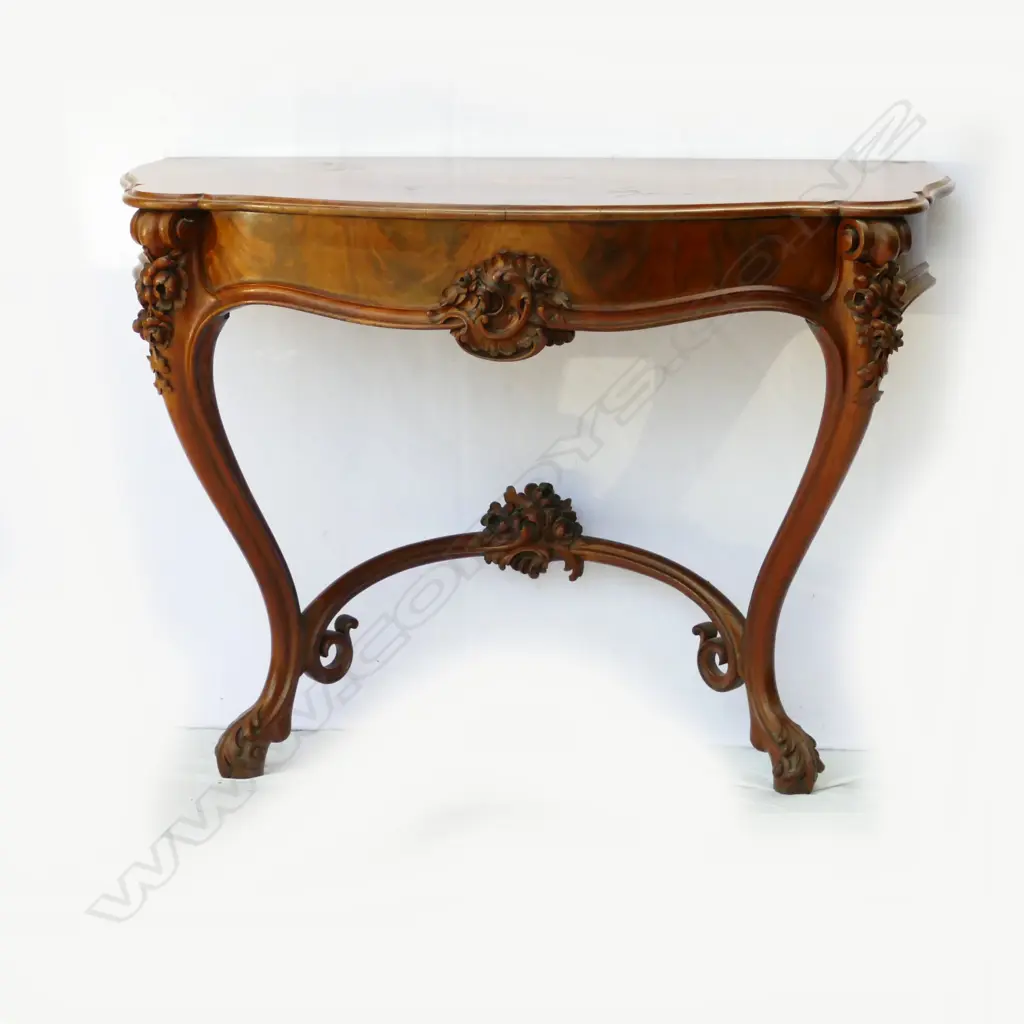 A flame mahogany console table Image 1++
