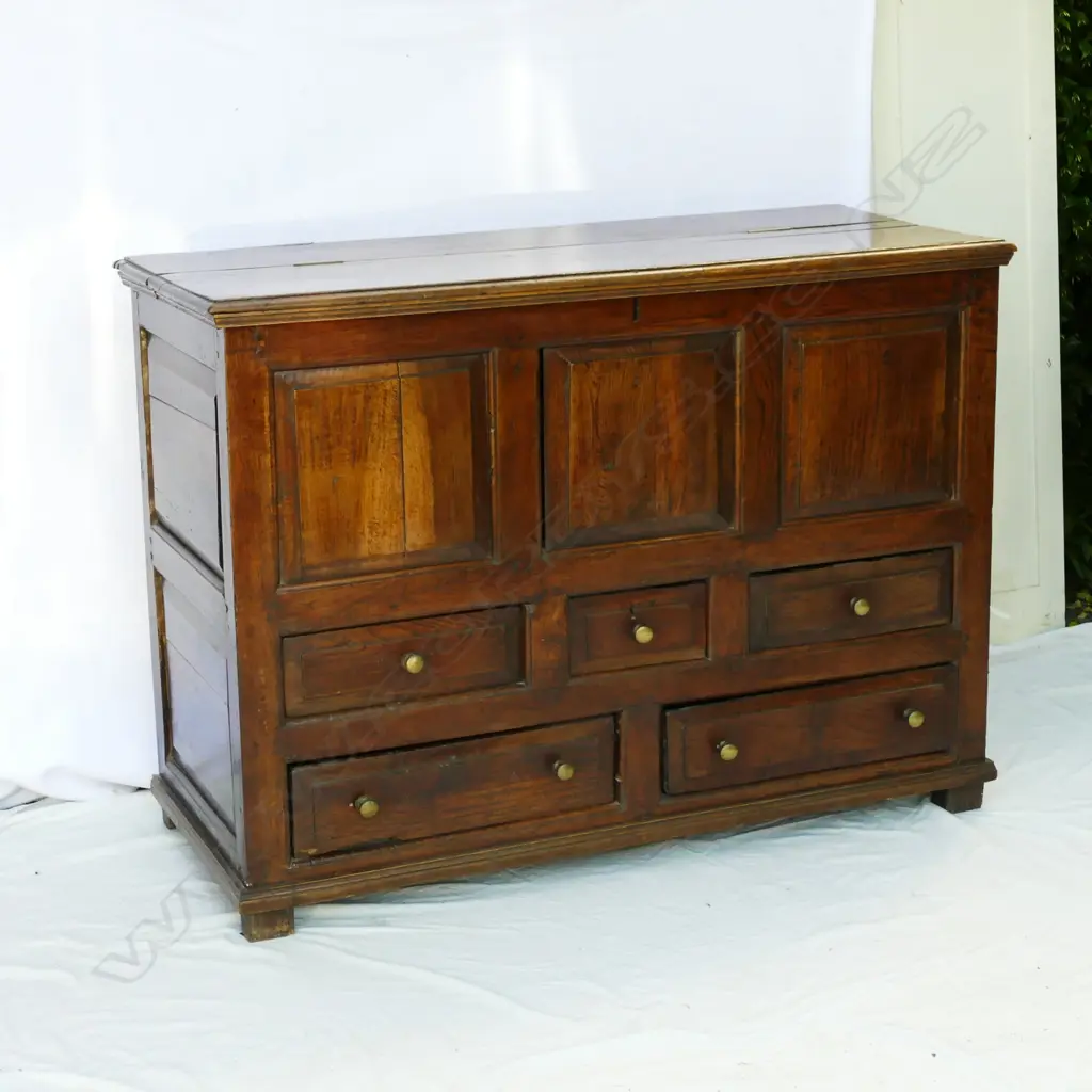 An early George III oak country mule chest Image 1++