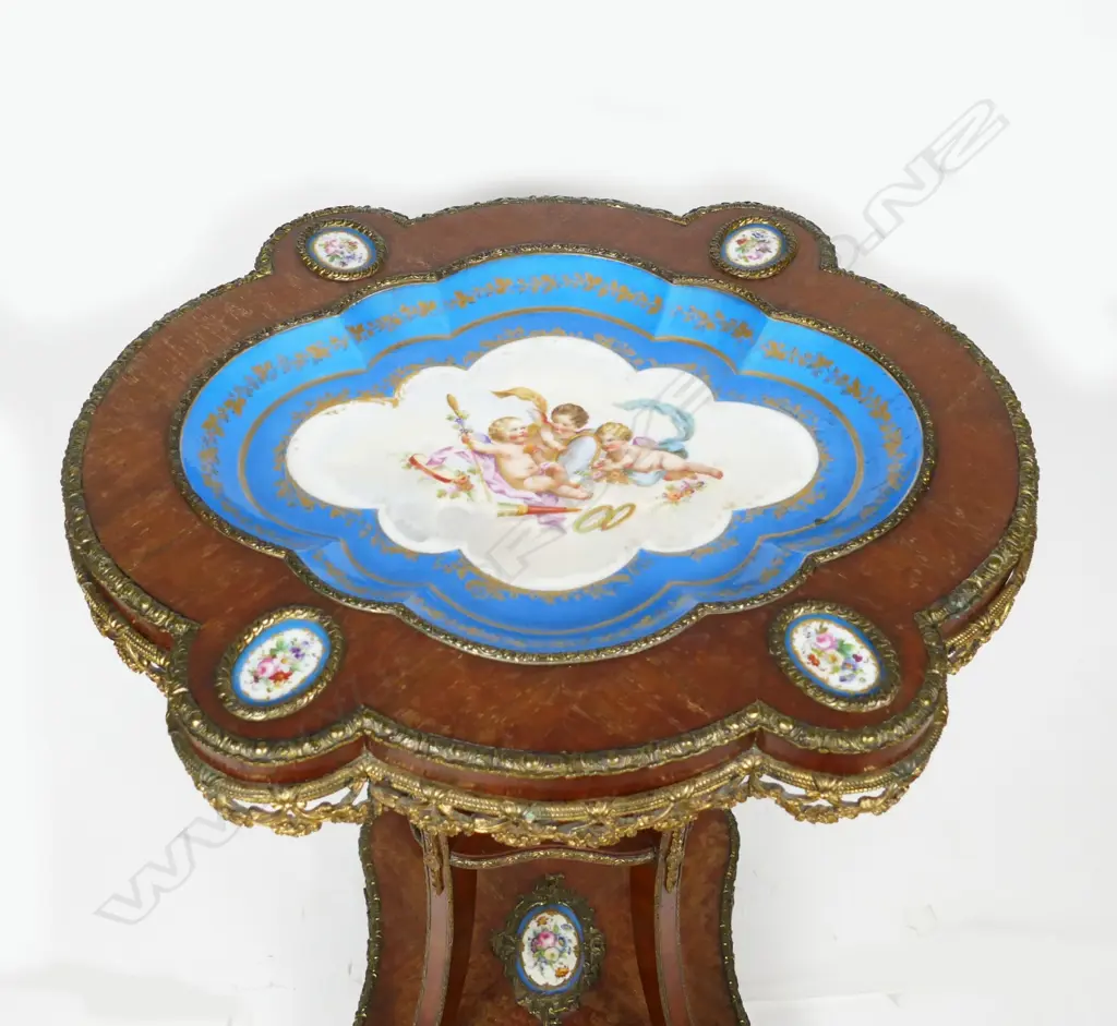 A small elegant late 19thC French Kingwood side table Image 1++