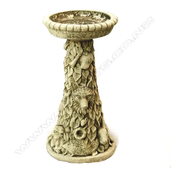A wild life bird bath