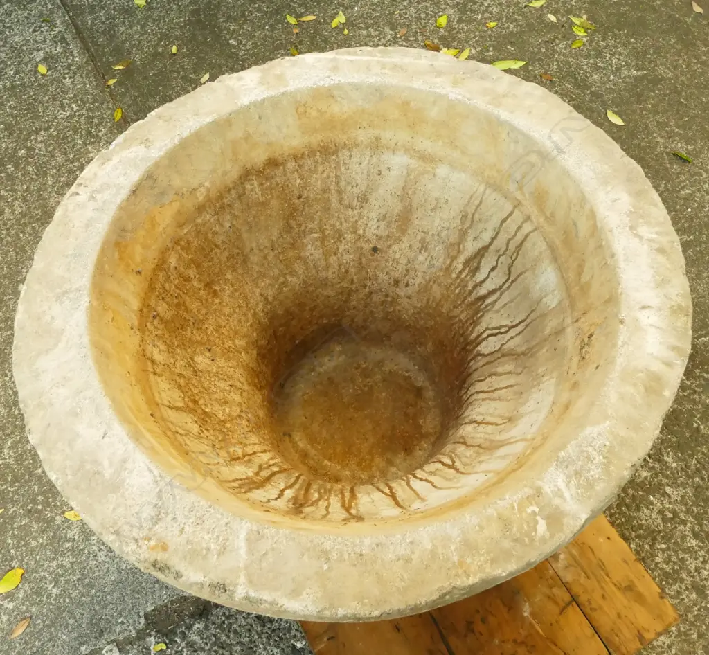 A large concrete outdoor garden urn base Image 1++