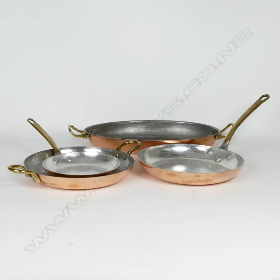 Four copper St Clair kitchen pans Image 1++